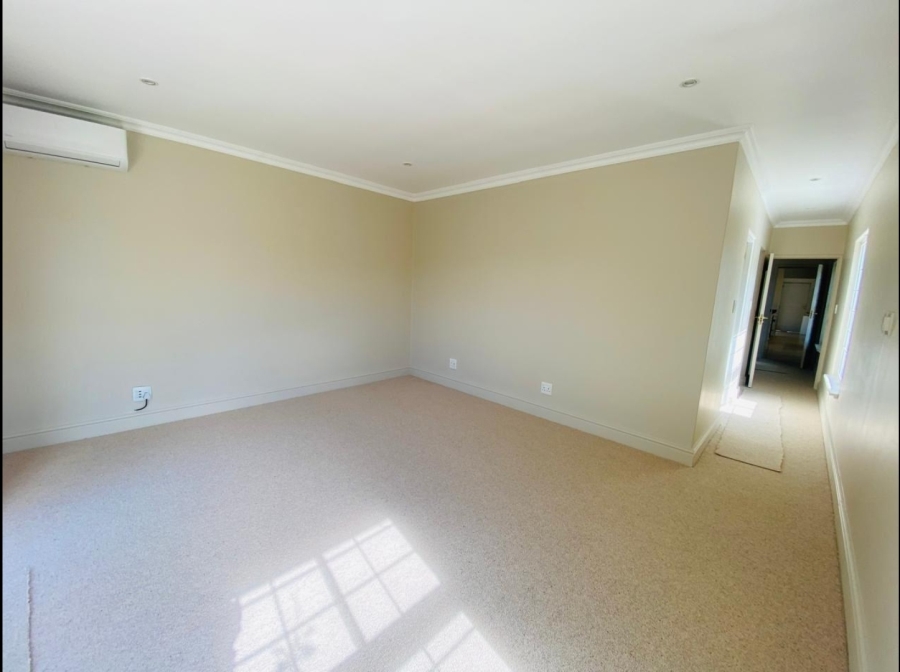 To Let 4 Bedroom Property for Rent in Klein Slangkop Western Cape